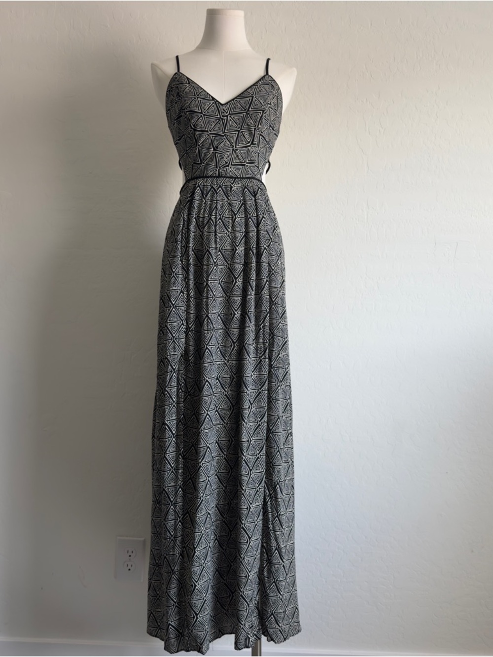 Urban Outfitters Black and White Geometric Maxi Dress with Strappy Open Back - Picture 2 of 5